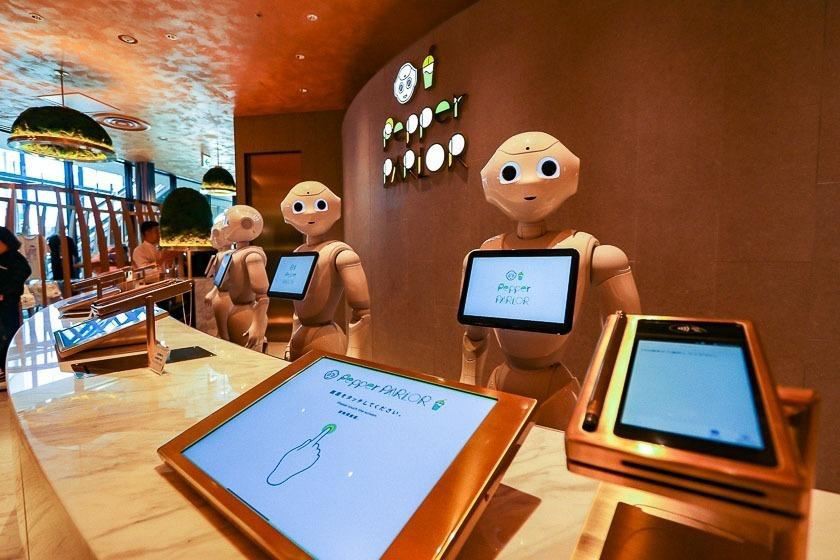 Anvendelse av minicomputer i AI i cateringindustrien